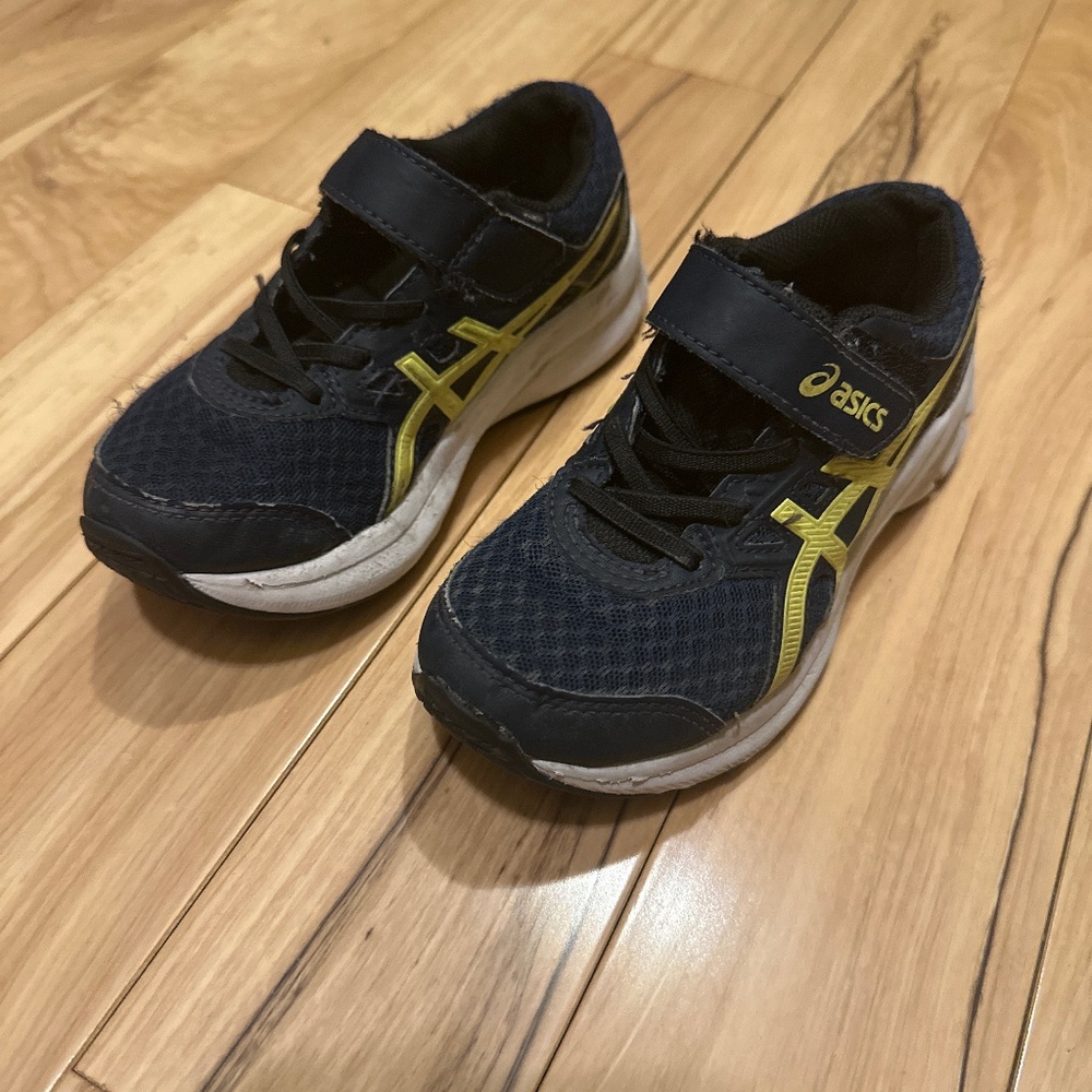 Size kids 13 asic running shoes